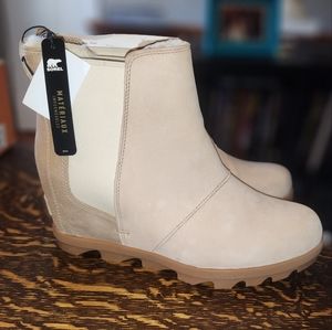 Sorel Joan of Arctic Lux boots/heel